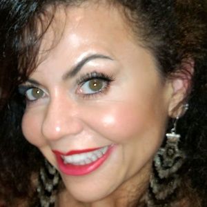 Meet your Posher, Chanel